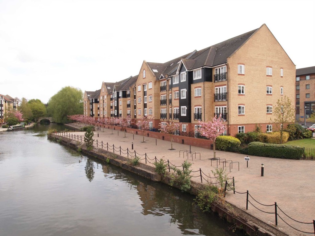 Images for Top floor apartment with views over the Marina, Apsley EAID:RHEM0 BID:RHEM0