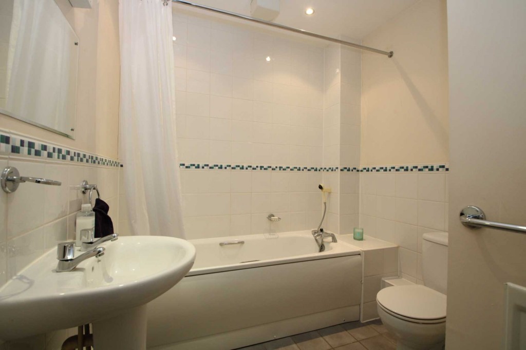 Images for Top floor apartment with views over the Marina, Apsley EAID:RHEM0 BID:RHEM0