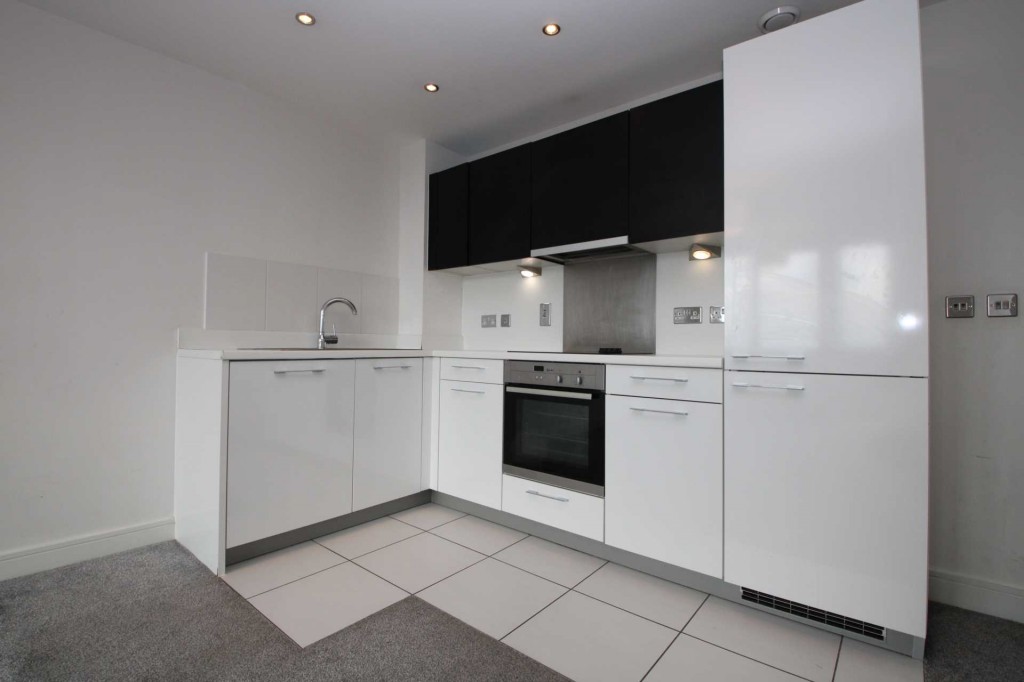 Images for Town centre location EAID:RHEM0 BID:RHEM0