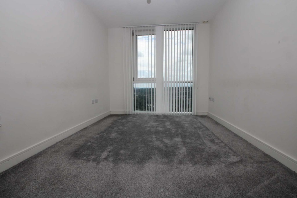 Images for Town centre location EAID:RHEM0 BID:RHEM0