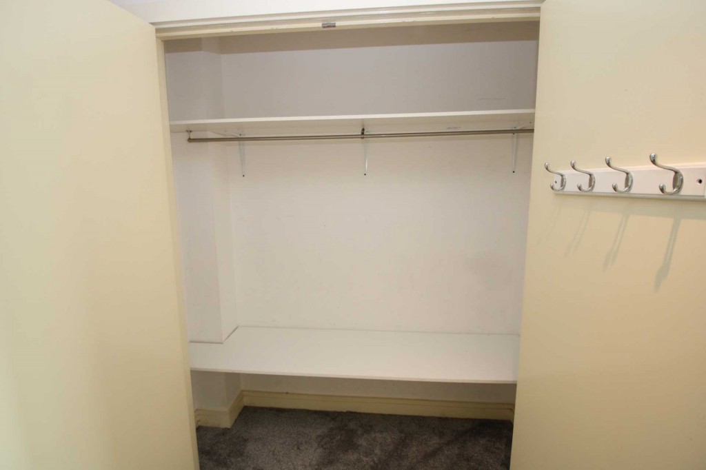 Images for Town centre location EAID:RHEM0 BID:RHEM0