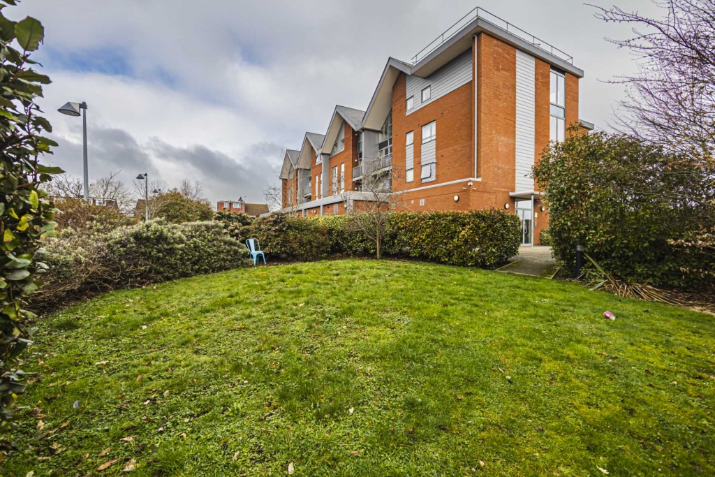 Images for Close to Train station EAID:RHEM0 BID:RHEM0