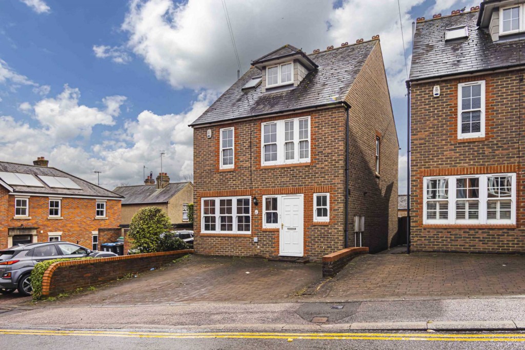 Images for Town centre location EAID:RHEM0 BID:RHEM0