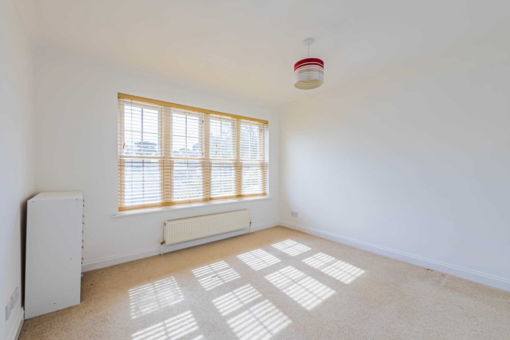 Images for Town centre location EAID:RHEM0 BID:RHEM0