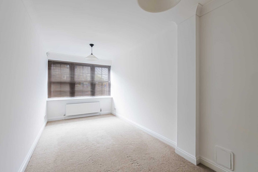 Images for Town centre location EAID:RHEM0 BID:RHEM0