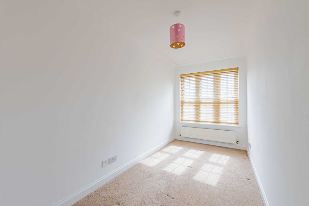 Images for Town centre location EAID:RHEM0 BID:RHEM0