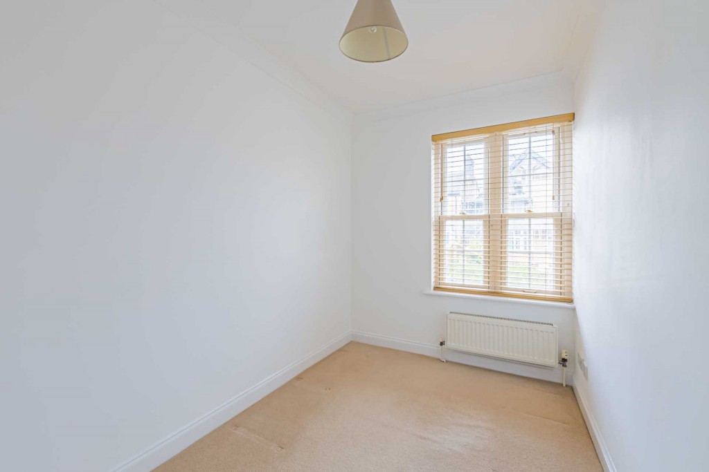 Images for Town centre location EAID:RHEM0 BID:RHEM0