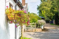Images for Tucked away location with spectacular views