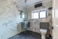 Images for Tucked away location with spectacular views