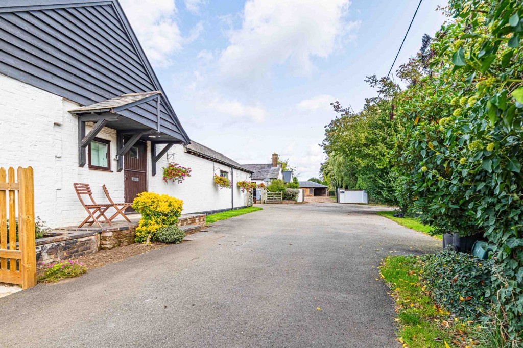 Images for Tucked away location with spectacular views EAID:RHEM0 BID:RHEM0