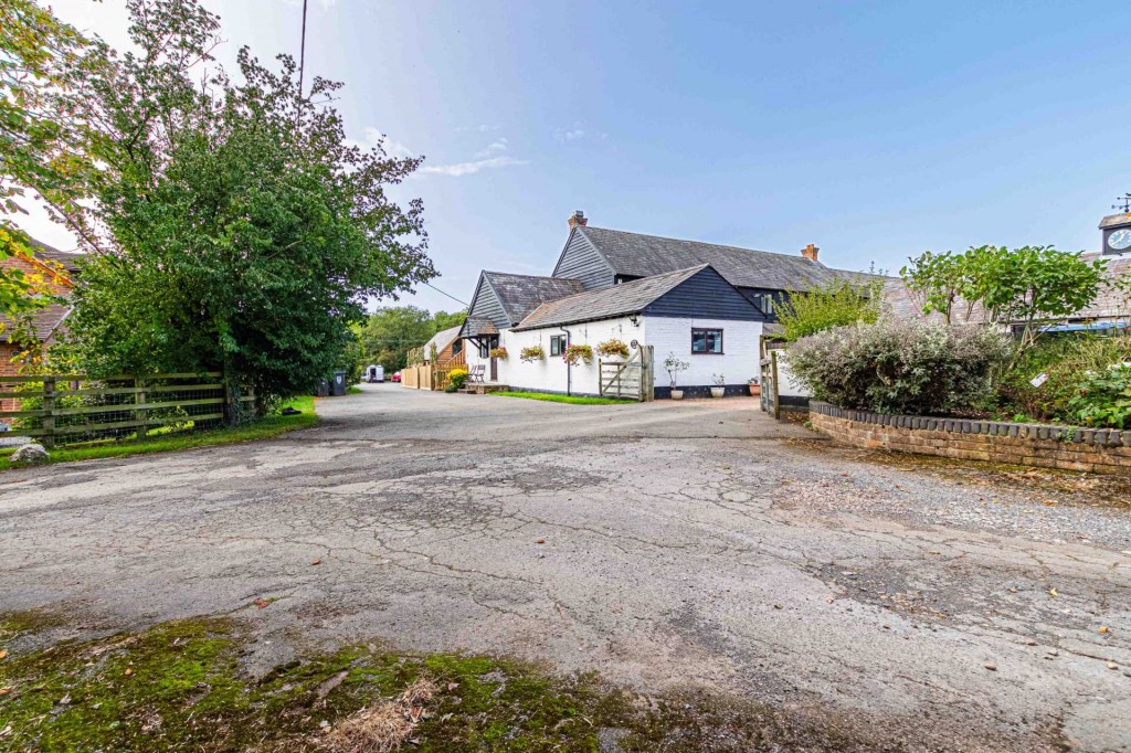 Images for Tucked away location with spectacular views EAID:RHEM0 BID:RHEM0