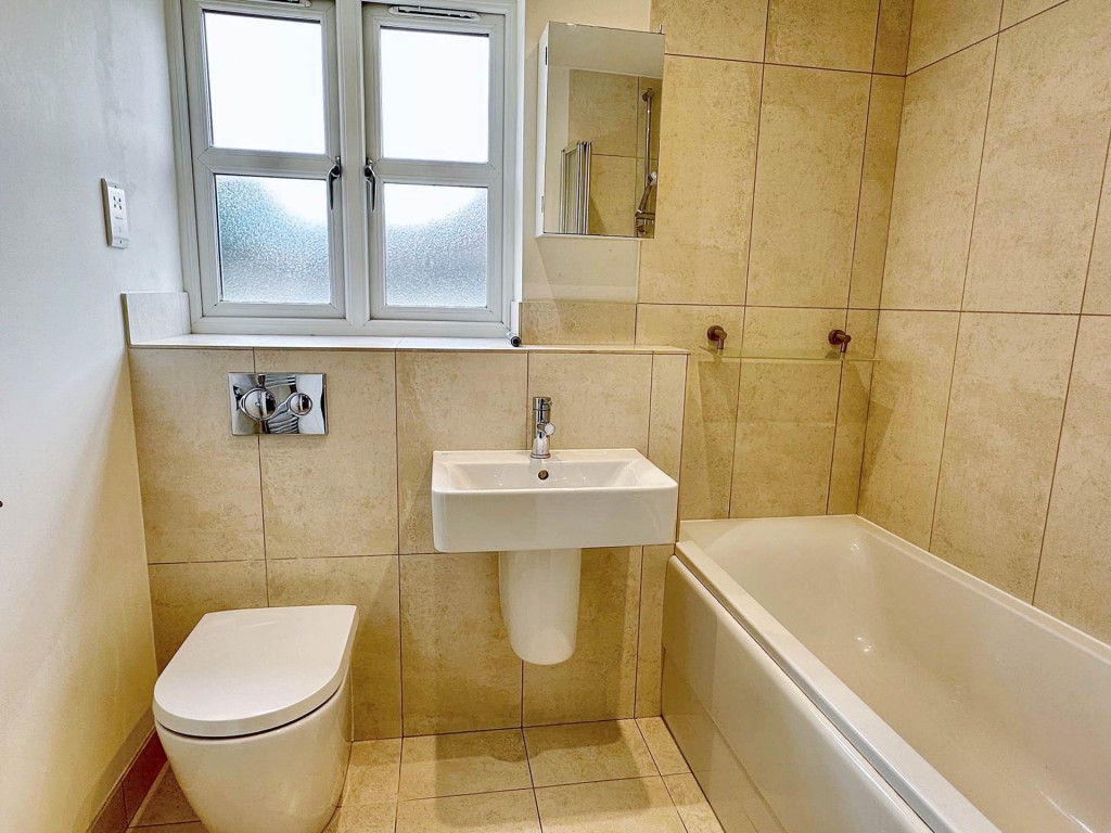 Images for Quiet development in the town centre EAID:RHEM0 BID:RHEM0