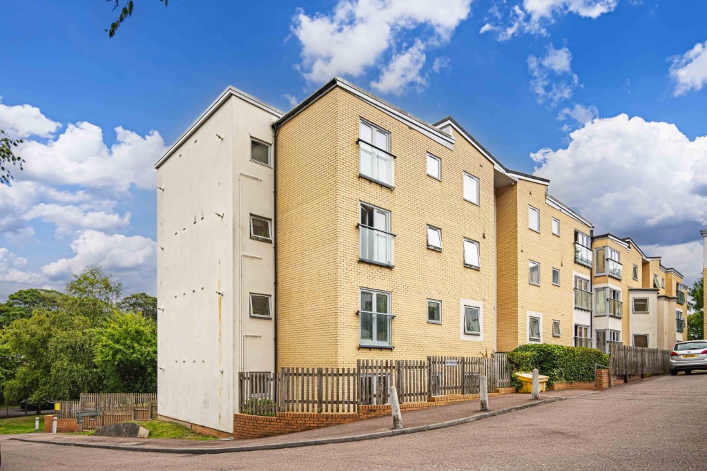 Images for Town centre location EAID:RHEM0 BID:RHEM0