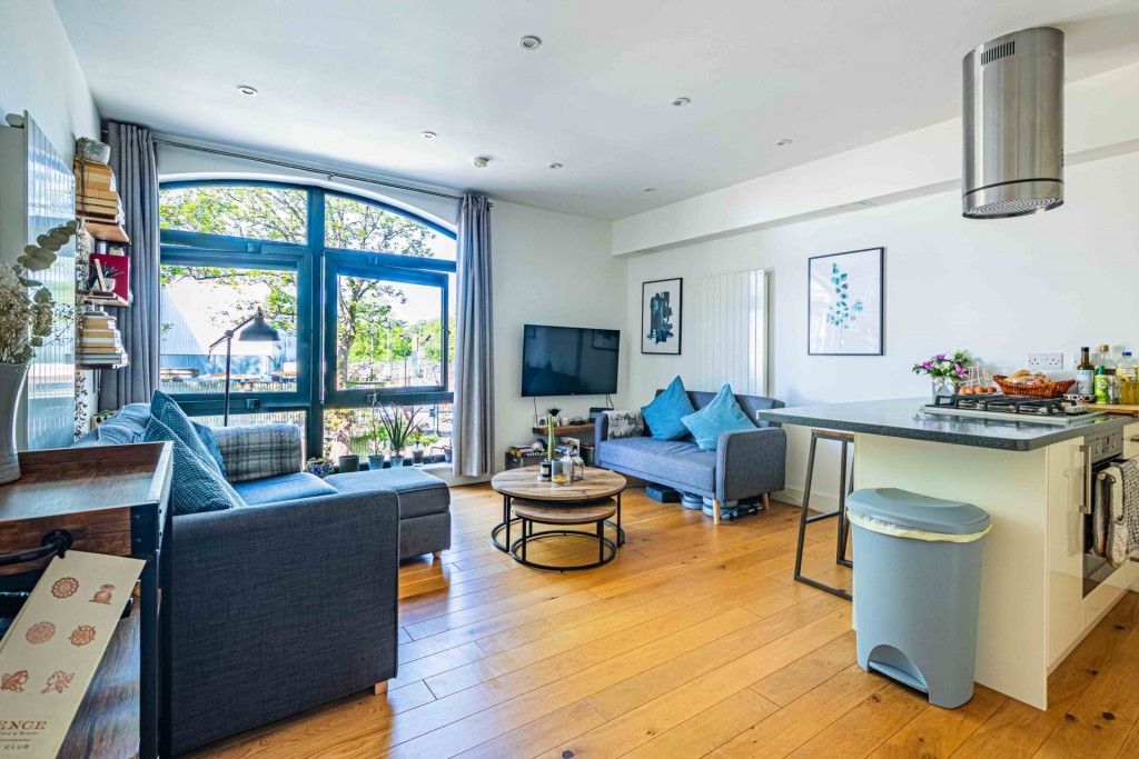 Images for Walking distance to train station EAID:RHEM0 BID:RHEM0