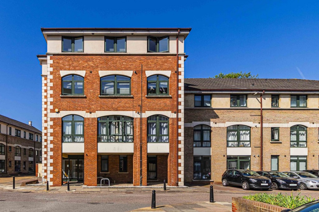 Images for Walking distance to train station EAID:RHEM0 BID:RHEM0
