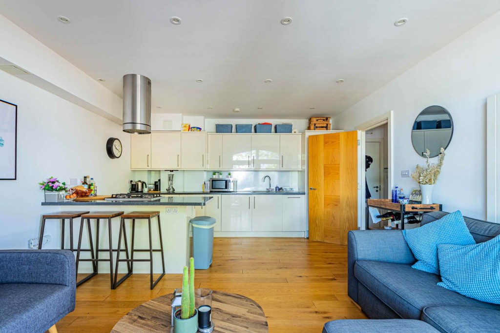 Images for Walking distance to train station EAID:RHEM0 BID:RHEM0
