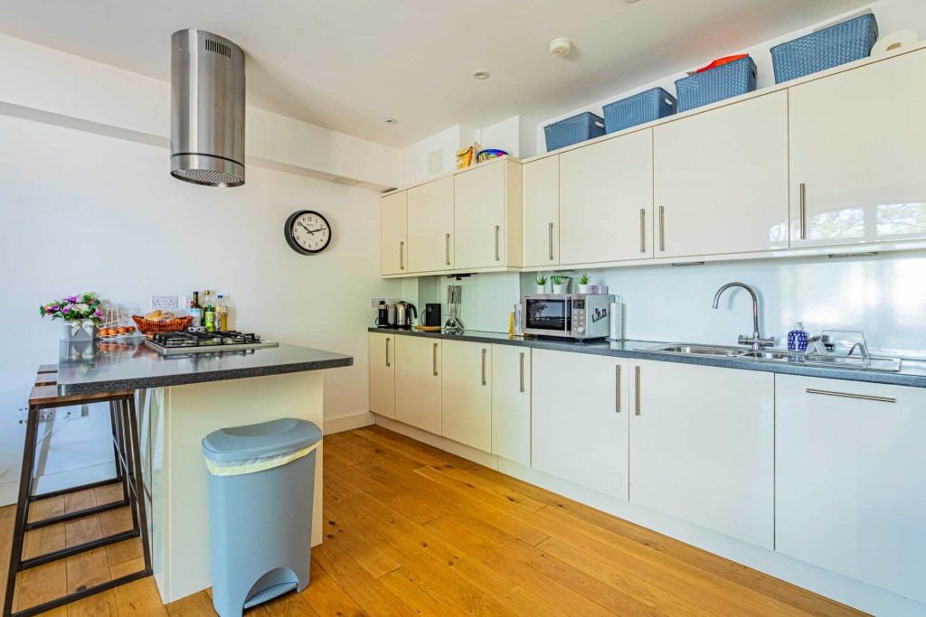 Images for Walking distance to train station EAID:RHEM0 BID:RHEM0