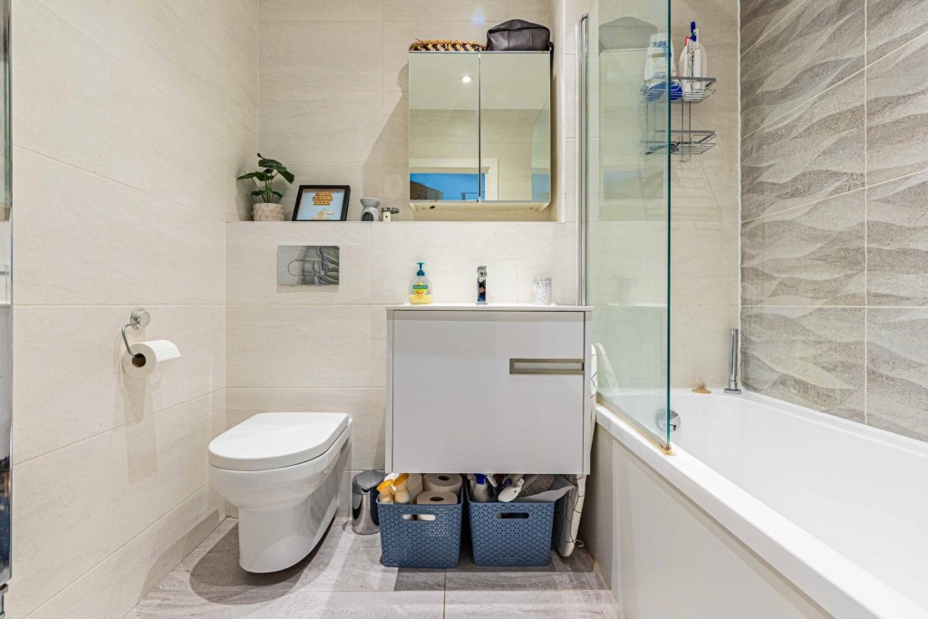 Images for Walking distance to train station EAID:RHEM0 BID:RHEM0