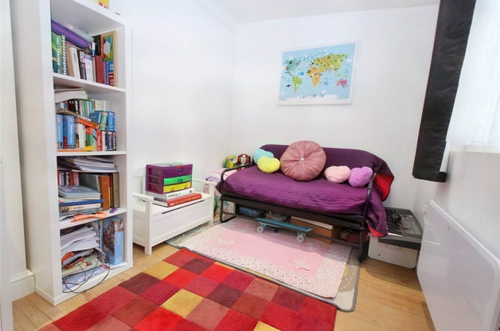 Images for Walking distance to train station and local schools. EAID:RHEM0 BID:RHEM0