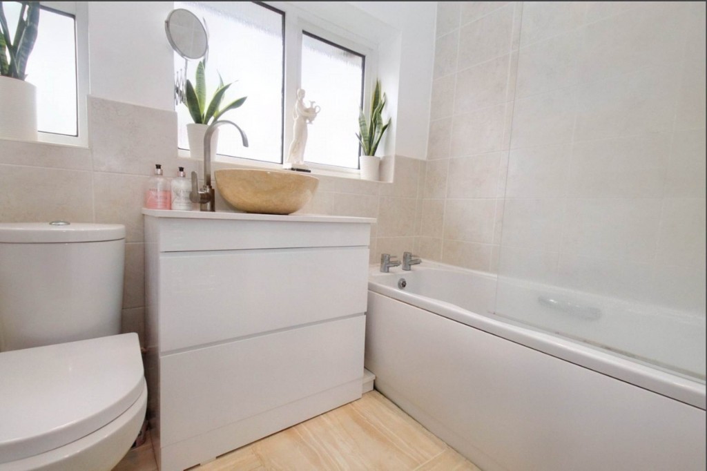 Images for Walking distance to train station and local schools. EAID:RHEM0 BID:RHEM0