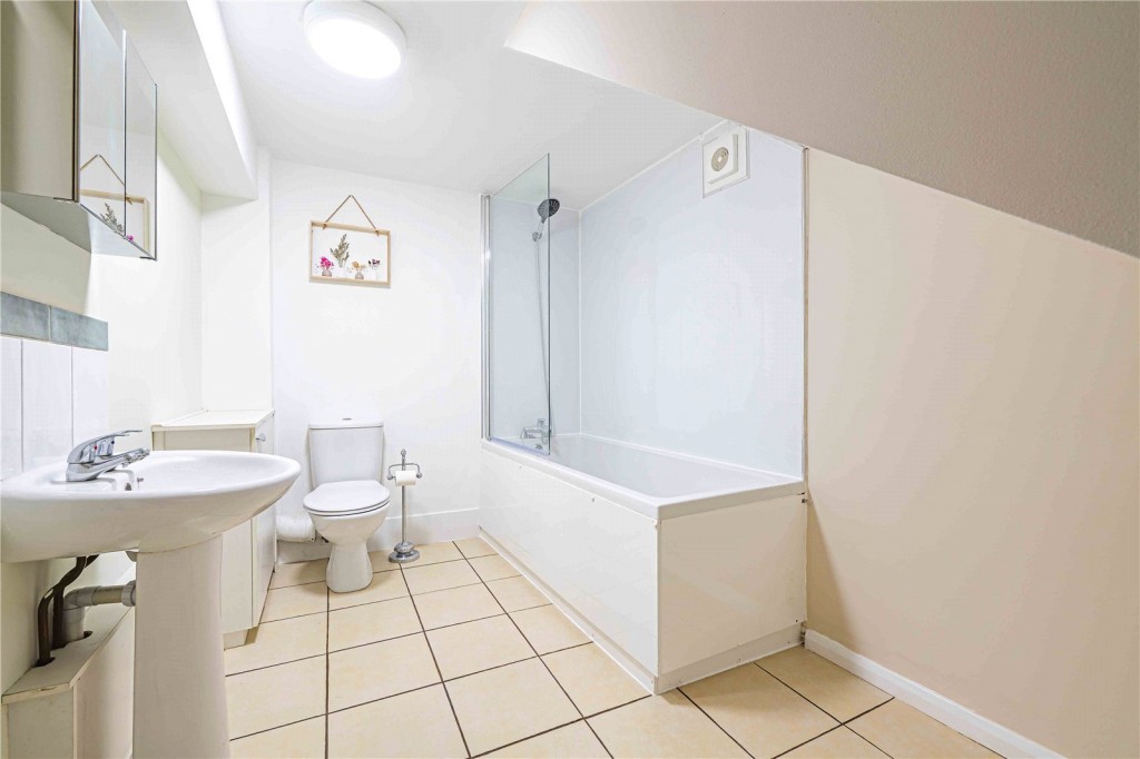 Images for Queensway, Hemel Hempstead, Hertfordshire EAID:877454123 BID:RHH