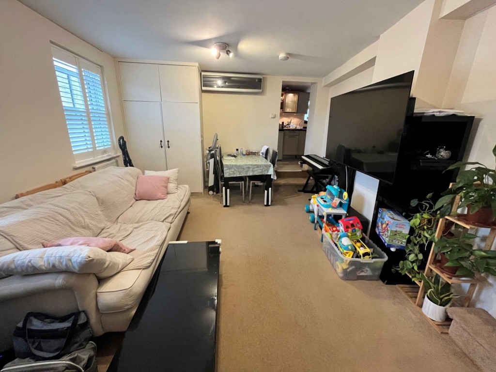 Images for Bovingdon, Hemel Hempstead, Hertfordshire EAID:877454123 BID:RHH