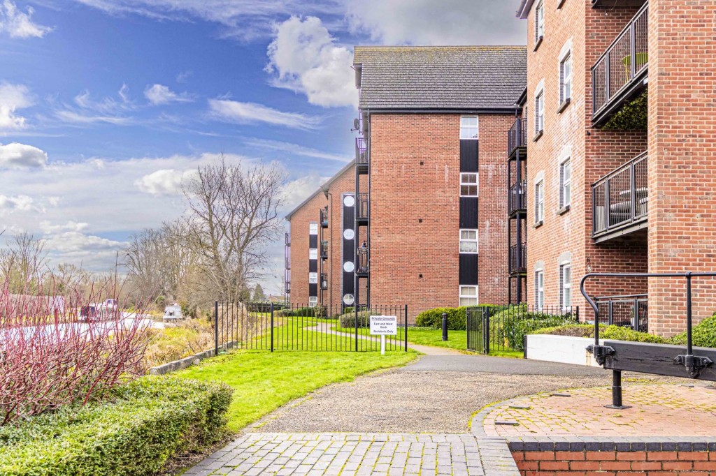 Images for The Wharf, Leighton Buzzard, Buckinghamshire EAID:877454123 BID:RHH